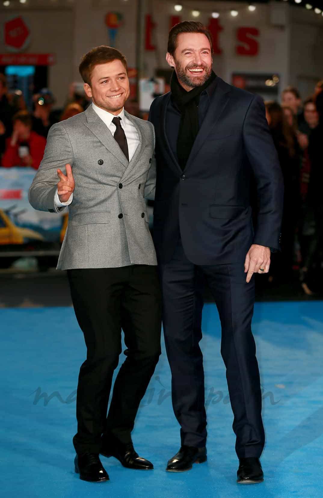 hugh-jackman-y-aaron-egerton en la premiere de eddie the eagle