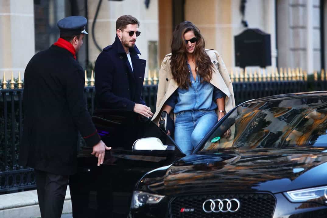 izabel-goulart-y-kevin-trapp pasean su amor por paris