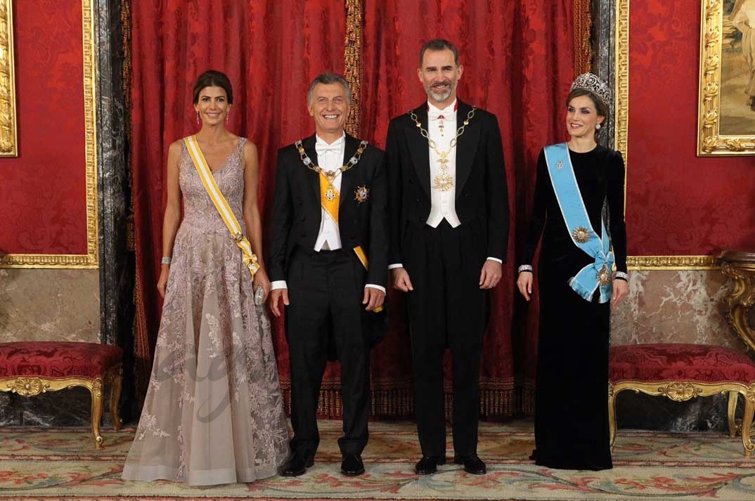 Reyes Felipe y Letizia con Mauricio Macri y su esposa Juliana Awada