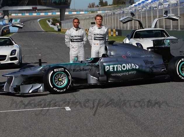 Mercedes presenta  el nuevo W04 con Hamilton