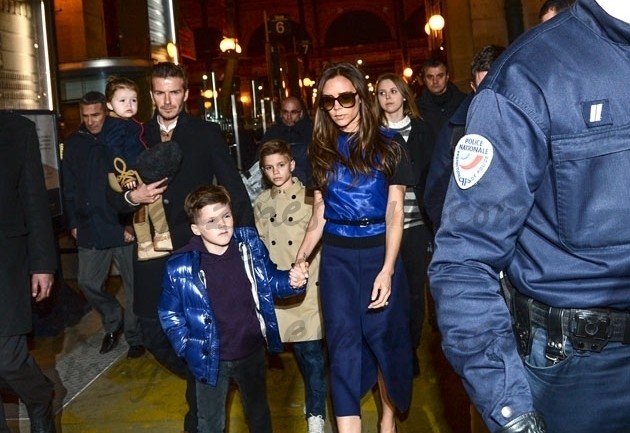 David Beckham, Victoria y sus hijos escoltados en París