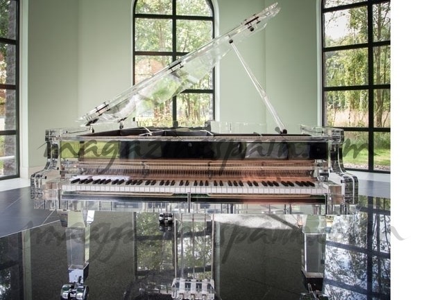 EL PIANO DE CRISTAL