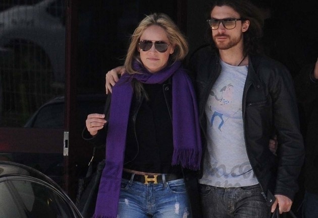 Sharon Stone y su novio Martin en Portugal