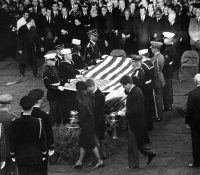 Ceremonia del entierro del presidente en el  Cementerio Nacional de Arlington