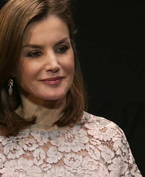 La nueva blusa de Zara, de rebajas, de la reina Letizia