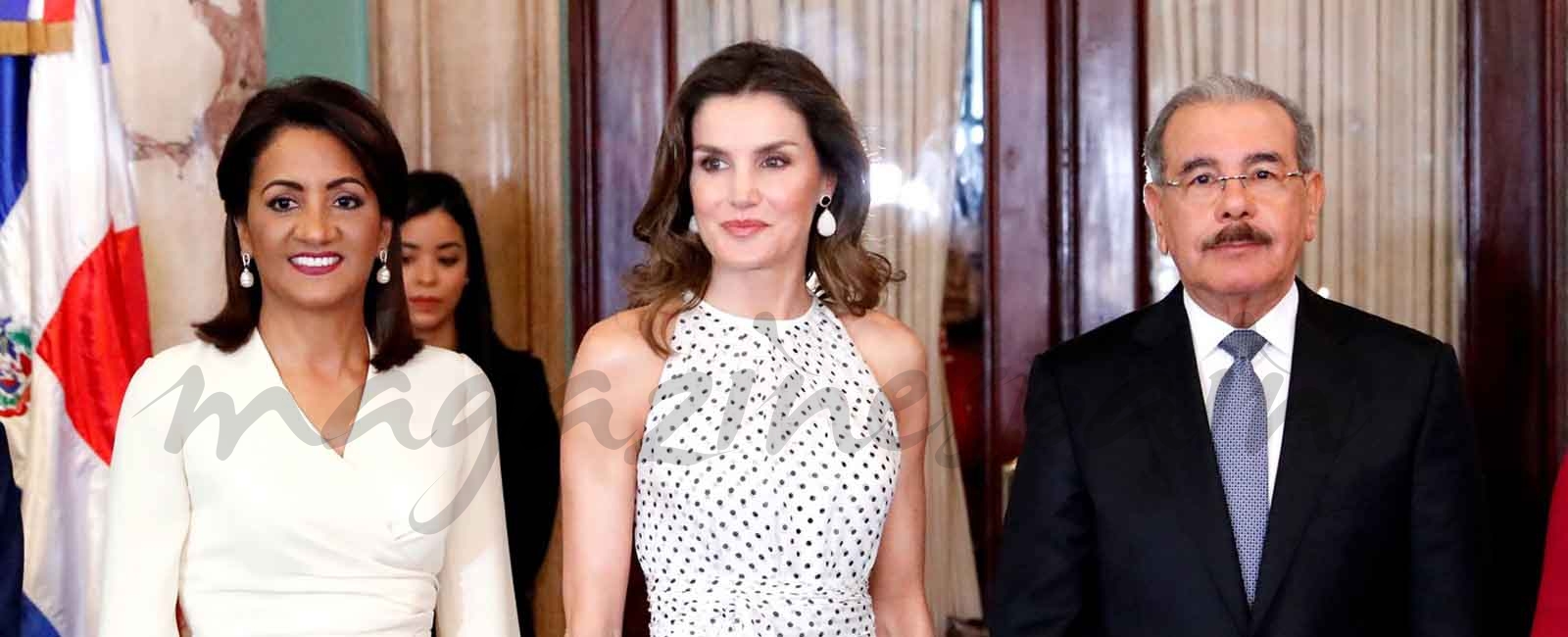 La reina Letizia estrena vestido de lunares de Carolina Herrera