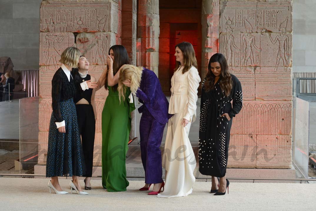 ara Paulson, Awkwafina, Sandra Bullock, Cate Blanchett, Anne Hathaway y Mindy Kaling 