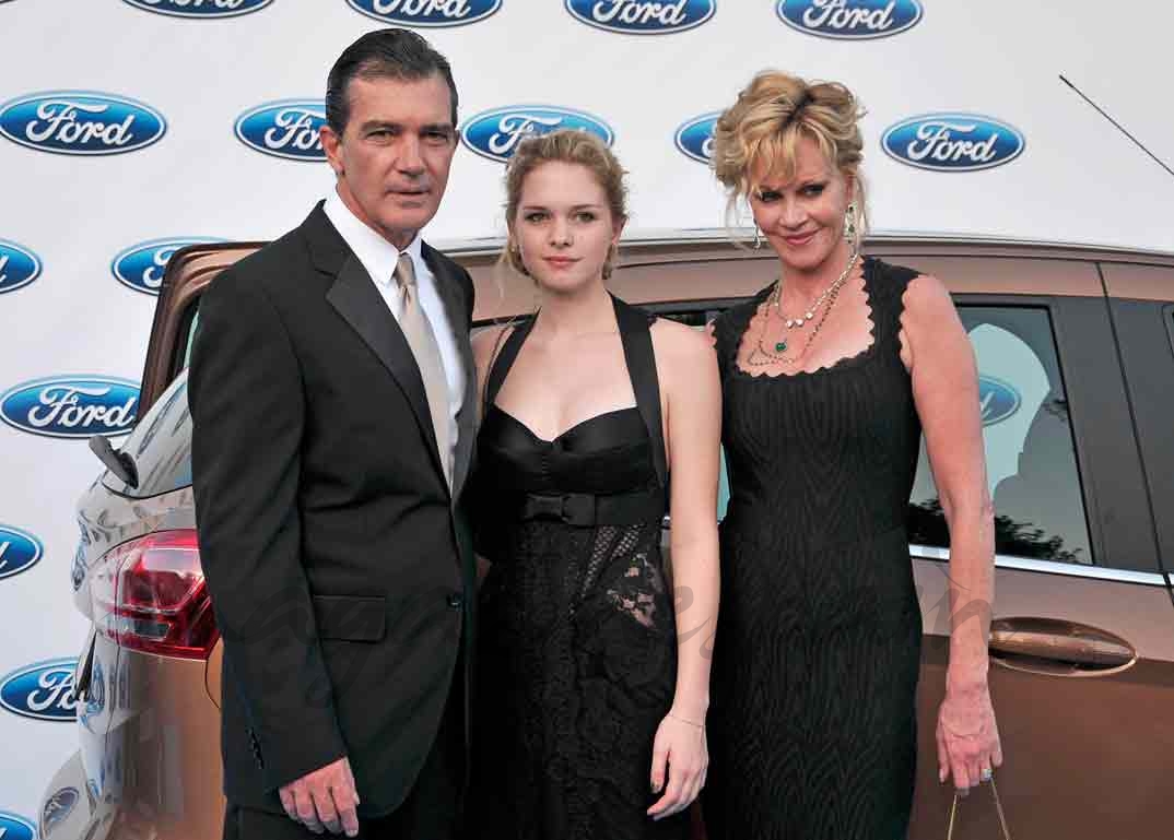 Stella del Carmen con sus padres, Antonio Banderas y Melanie Griffith