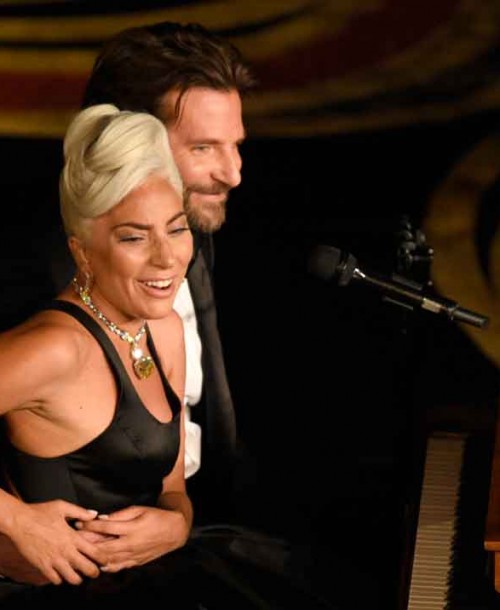 Lady Gaga y Bradley Cooper protagonizan el momento más romántico de los Oscar