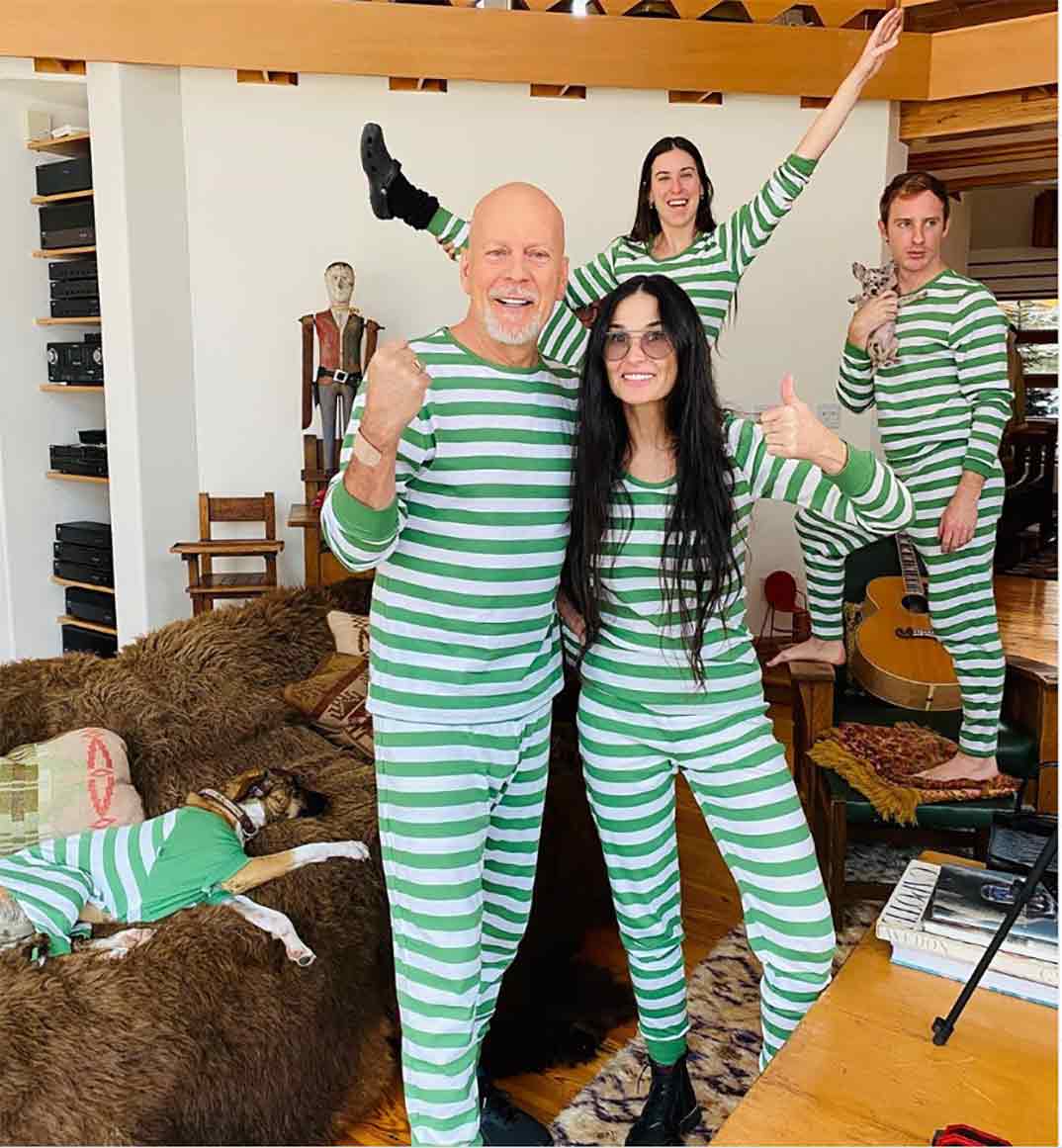 Demi Moore y Bruce Willis con sus hijas © Instagram
