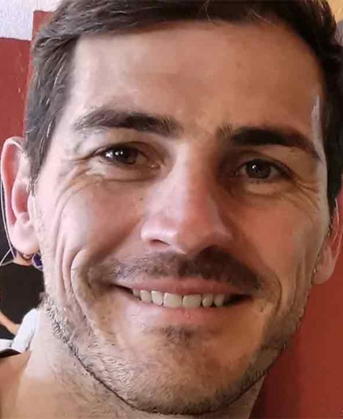 Iker Casillas recupera la sonrisa