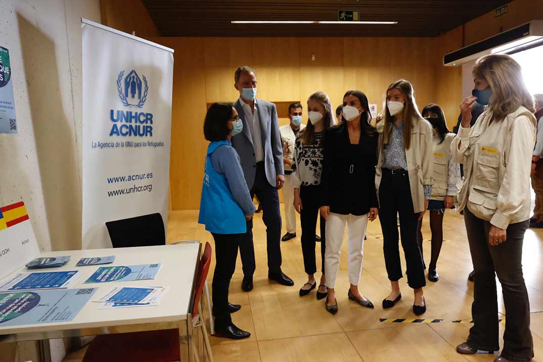 Rey Felipe VI, Reina Letizia, Princesa Leonor, Infanta Sofia - Centro de Atención, Acogida y Derivación de Refugiados Ucranianos ubicado en Pozuelo de Alarcón © Casa S.M. El Rey