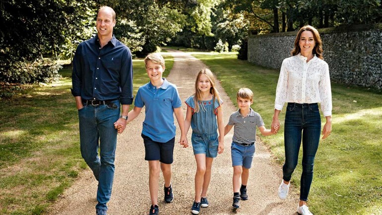 La foto familiar más significativa con la que Los príncipes de Gales felicitan la Navidad junto a sus hijos