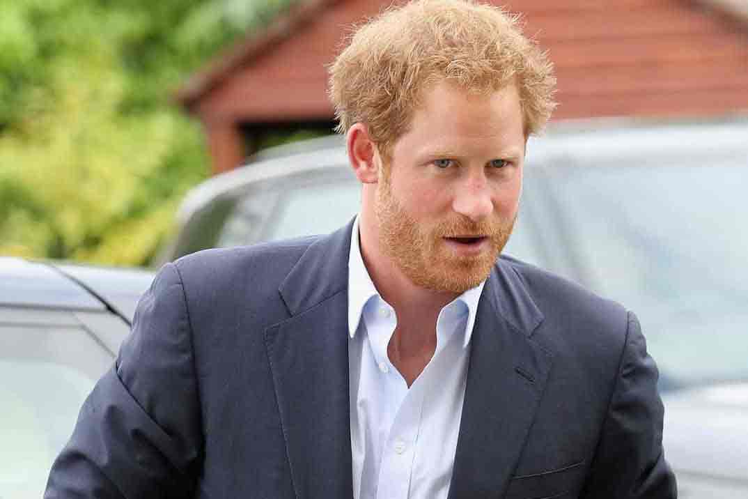 La razón por la que el príncipe Harry se negó a ver a su padre, el rey Carlos lll, en su visita al Reino Unido