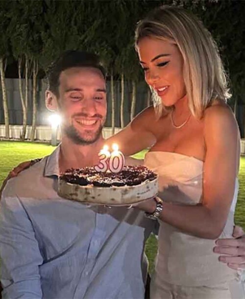 Sergio Rico se emociona en su fiesta de cumpleaños más especial