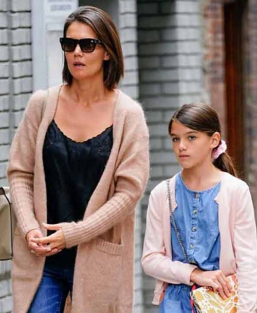 Suri se quita el apellido de su padre, Tom Cruise