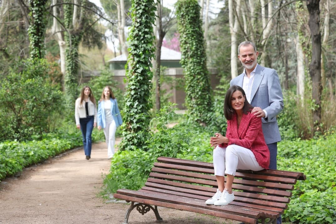 El estilo de la Reina Letizia analizado al detalle en las fotos del 20 aniversario de boda con el Rey Felipe