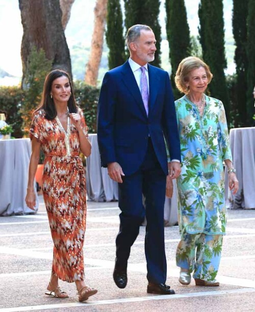 El vestido midi estampado que ha lucido la reina Letizia en la recepción de Marivent