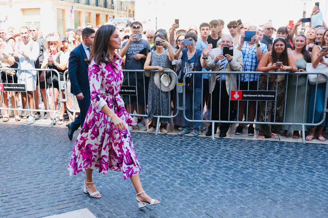 Reina letizia vestido flores entrada 3