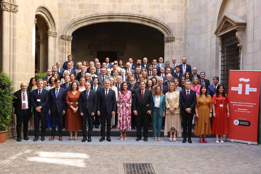 Reina letizia vestido flores entrada