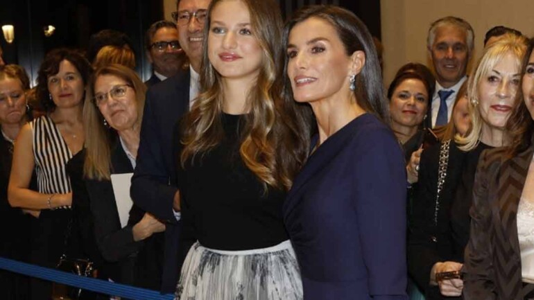 La reina Letizia luce un vestido alquilado para el concierto de los premios Princesa de Asturias