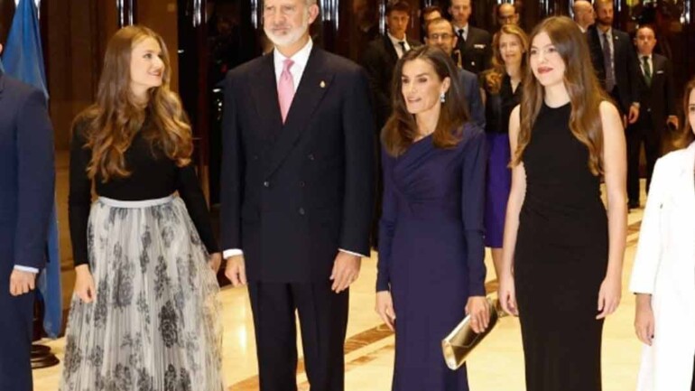 La princesa Leonor y la Infanta Sofía deslumbran con sus looks en los Premios Princesa de Asturias