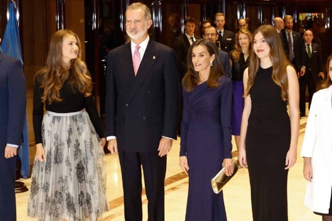 La princesa Leonor y la Infanta Sofía deslumbran con sus looks en los Premios Princesa de Asturias