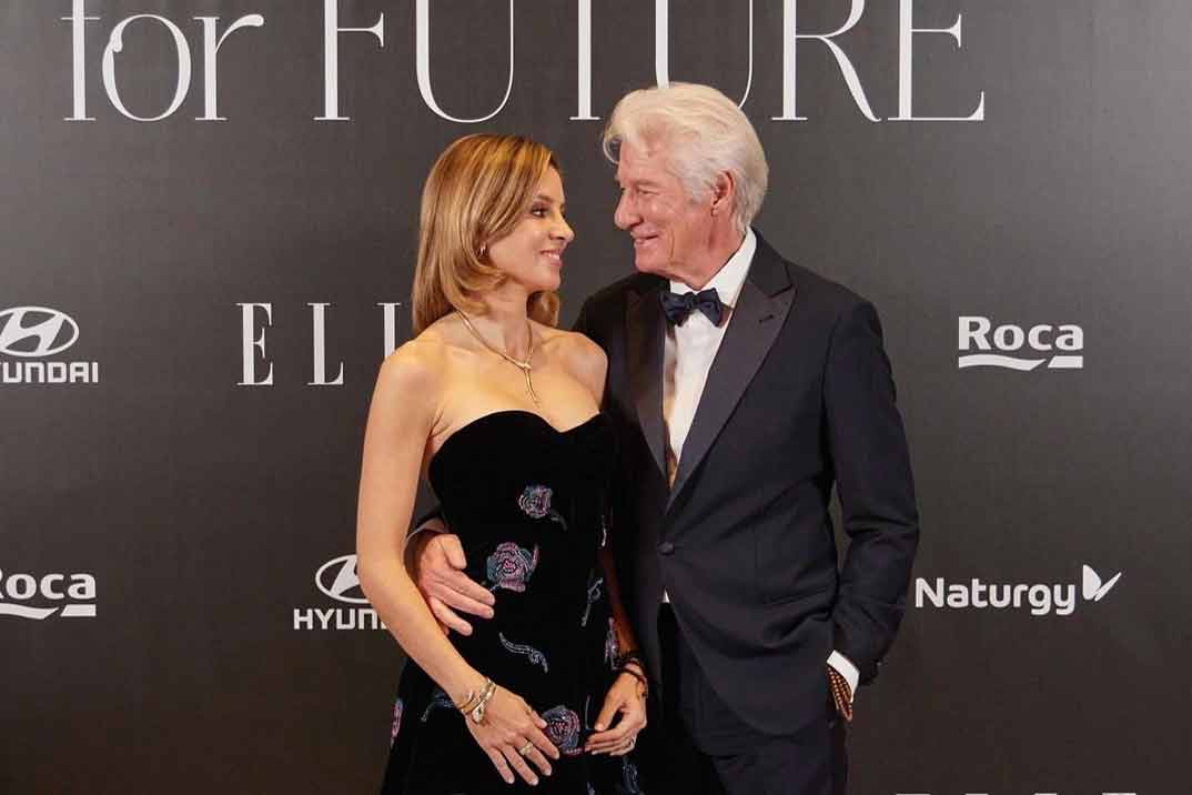 Richard Gere, y su mujer, Alejandra Silva, muy cómplices en la gala de los ‘Elle Eco Awards’