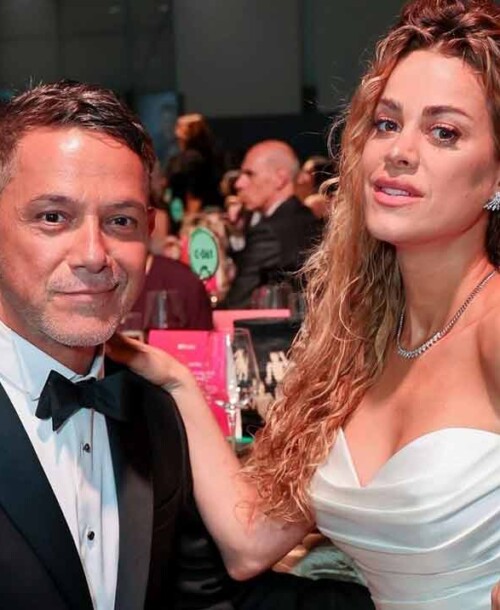 Alejandro Sanz y Candela Márquez, posan por primera vez como pareja ante las cámaras