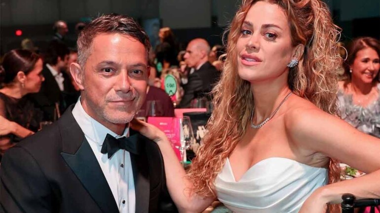 Alejandro Sanz y Candela Márquez, posan por primera vez como pareja ante las cámaras