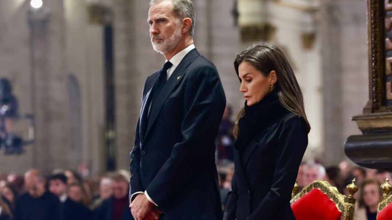 Los Reyes de España muestran su apoyo y consuelo a las familias de las víctimas de la DANA durante el funeral en Valencia