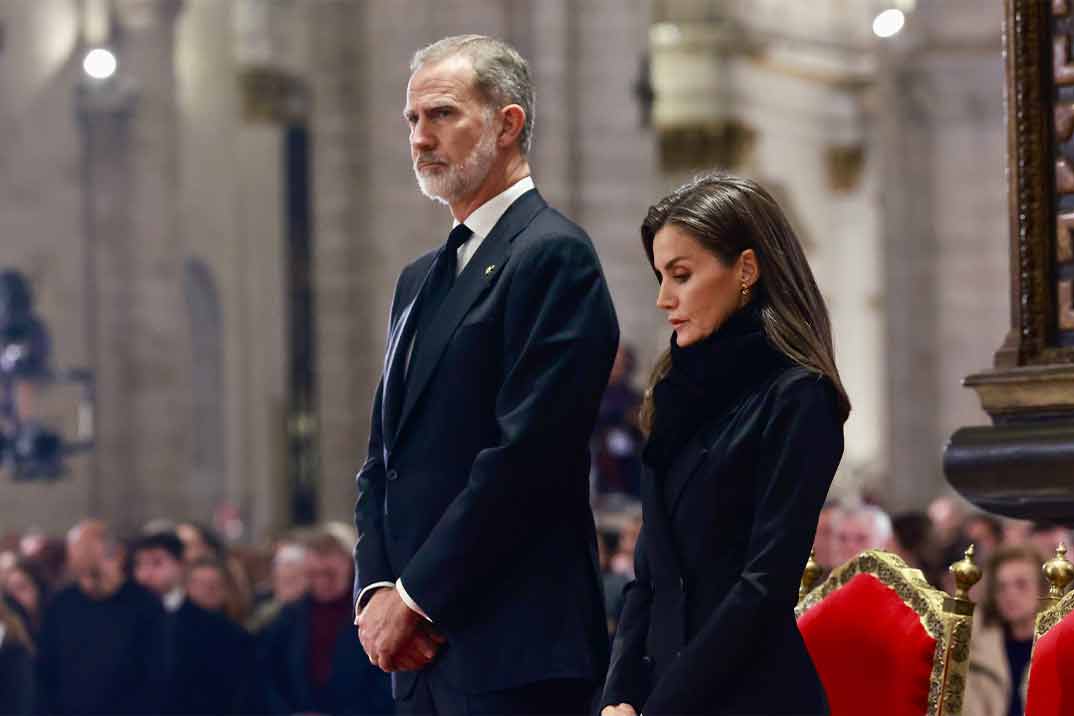 Los Reyes de España muestran su apoyo y consuelo a las familias de las víctimas de la DANA durante el funeral en Valencia