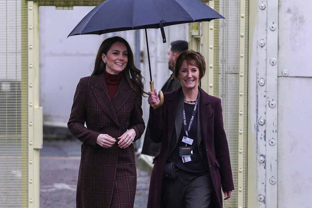 Kensington sale en defensa de Kate Middleton y emite un comunicado en medio de la polémica por su vestimenta y los BAFTA