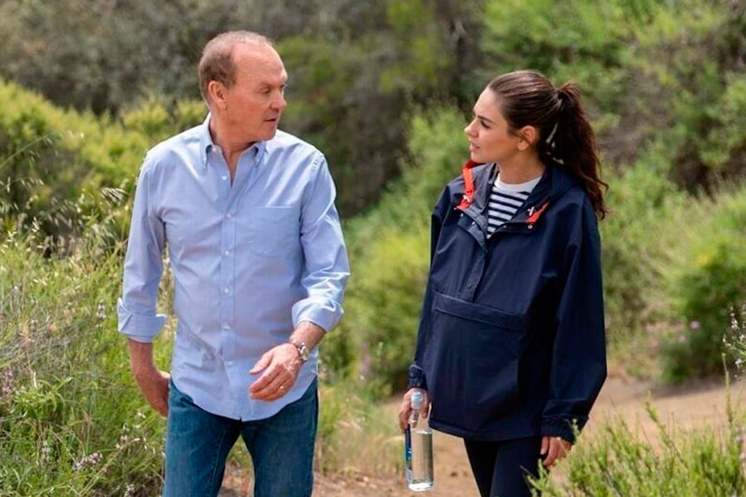 Michael Keaton y Mila Kunis protagonizan la comedia dramática ‘Con el agua al cuello’ – Estreno en cines