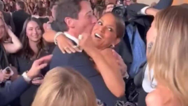 Halle Berry y Adrien Brody protagonizan un inesperado “beso” en la alfombra roja