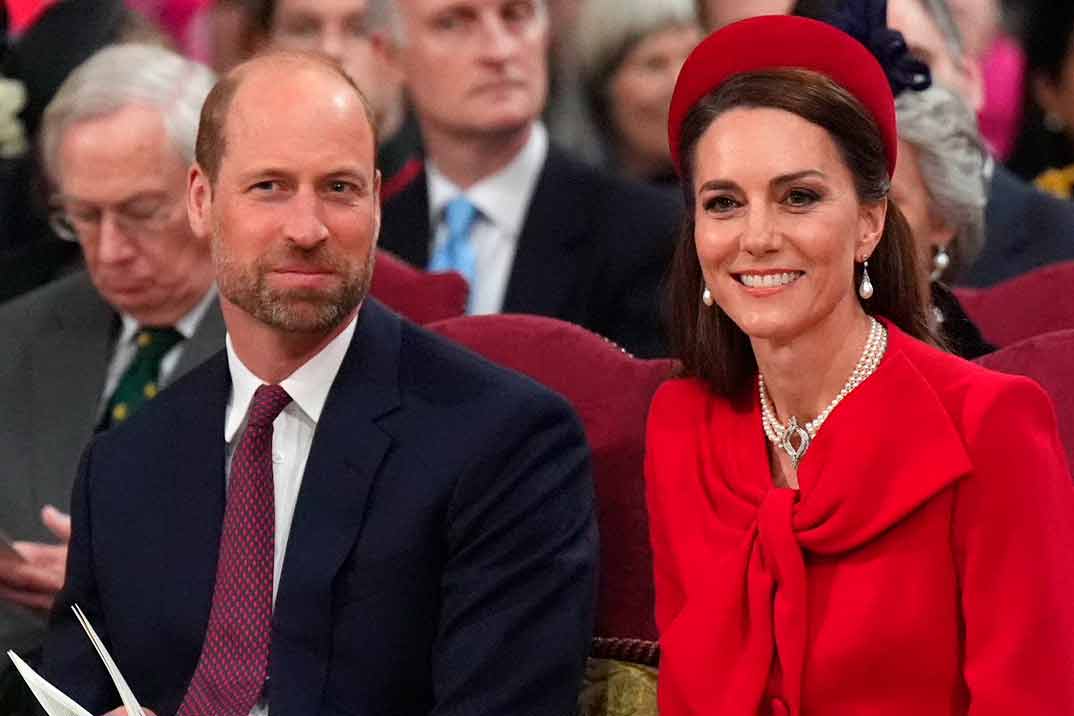 Kate Middleton deslumbra en su regreso al Día de la Commonwealth con un look rojo y el icónico collar de perlas de Isabel II