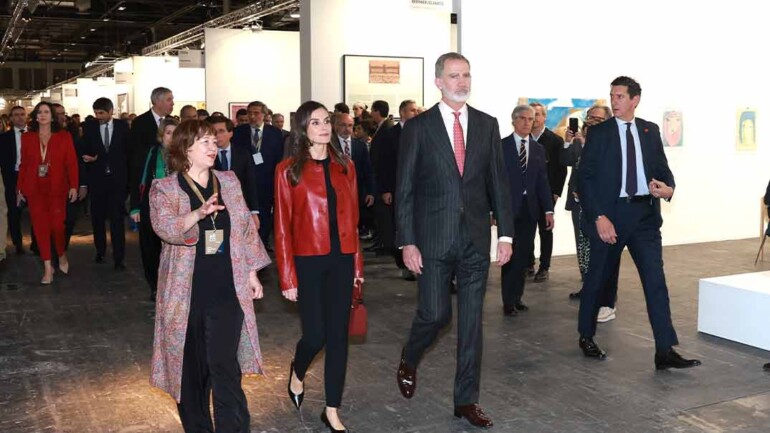 La chaqueta ‘low cost’ de mango con la que la reina Letizia ha arrasado en la inauguración de ARCOmadrid