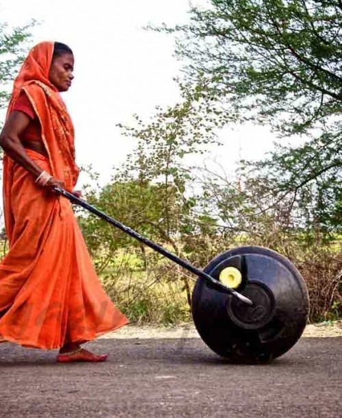 Una rueda hidraúlica para transportar agua potable